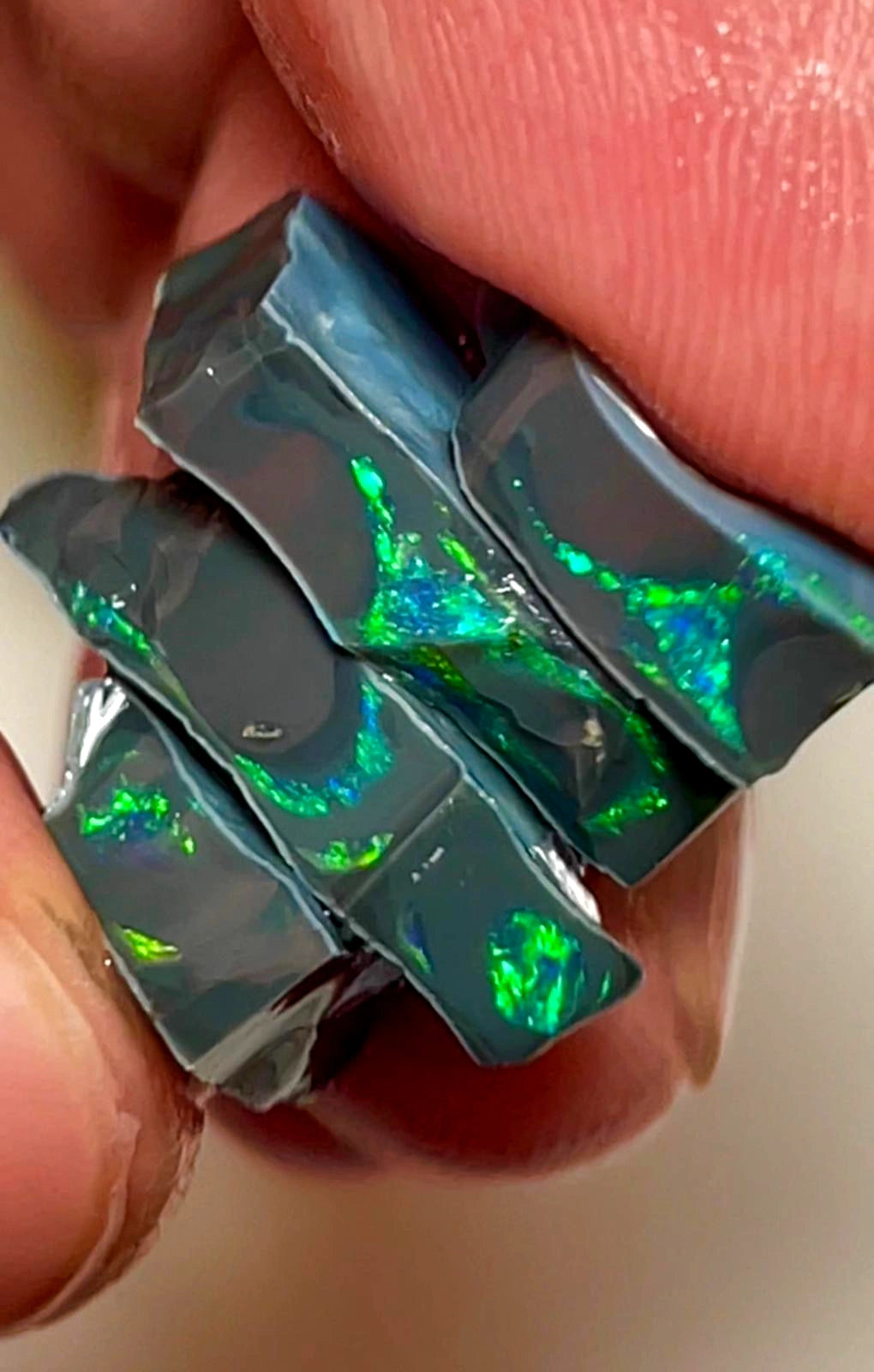 15.5cts Lightning Ridge Rough Black Opal Seam Stack Green dominant multifires 25x25x4mm to 20x18x5mm SKU#7787