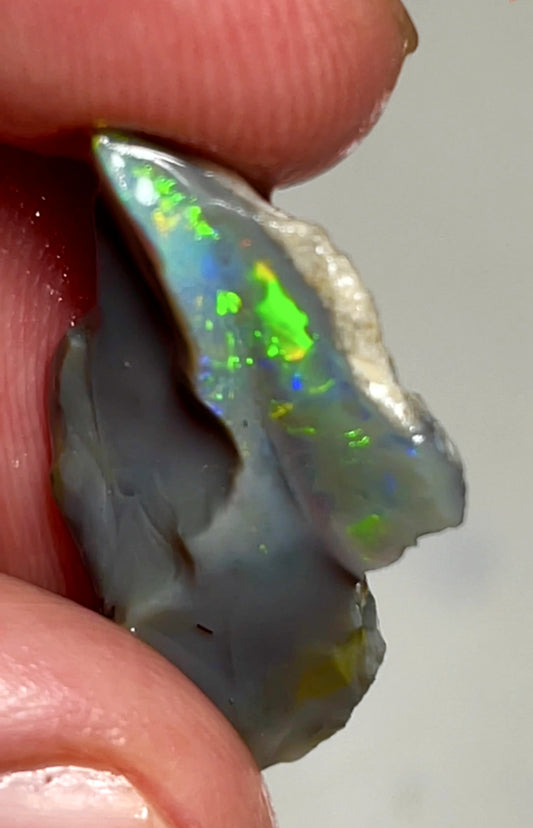 9cts Lightning Ridge Rough Opal Dark Seam gorgeous Green & Golds  25.000 x 17.000 x 4.000 mmSKU#7258